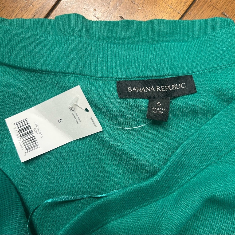*NWT* Banana Republic Off the Shoulder Sweater in Florida Green, Size Small - Picture 6 of 7